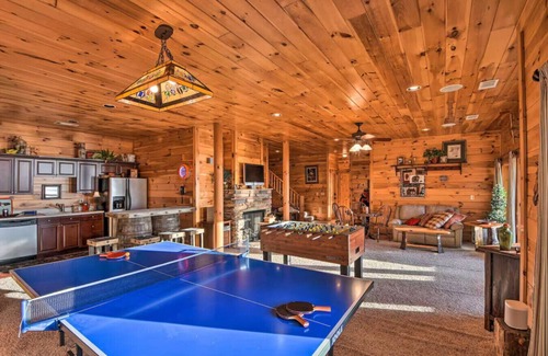 Mineral Bluff House | Luxe Cabin | Hot Tub, Deck, Views, Near Blue Ridge