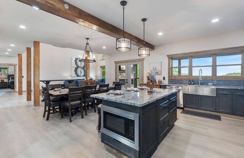 Gatlinburg - Pigeon Forge Cabin | Luxe Cabin in Great Location Sleeps 20 Indoor Pool + Hot Tub + Sauna + Views