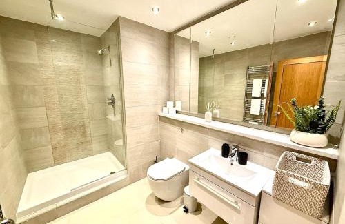 Cardiff City Centre Apartment | Luxe Cardiff Centre Apartment Free Parking