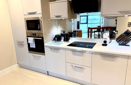 Cardiff City Centre Apartment | Luxe Cardiff Centre Apartment Free Parking