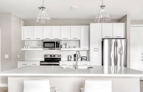 Highland Apartment | Luxe Central Austin 1BR w/ Gym, Pool & W/D, nr cafe, by Blueground