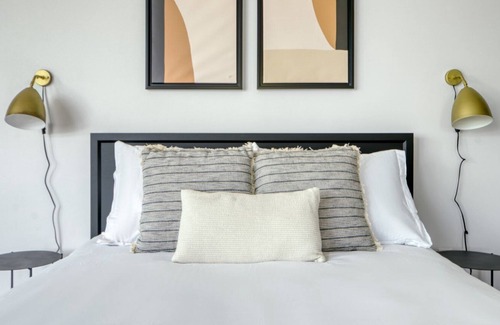 Cherry Creek Apartment | Luxe Cherry Creek Studio w/ Lounge, W/D near 2nd Ave shops, by Blueground
