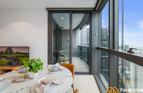 Brisbane Central Business District Apartment | Luxe City Escape at QWR Pool Casino River Views
