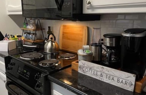 Baton Rouge Condo | Luxe condo 2 bedr 2 en-suite baths. Coffee, tea, smoothie station.Near Mall LSU