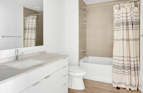 Congress Park Apartment | Luxe Congress Park 1BR w/ Gym & Pool, near shops & dining, by Blueground