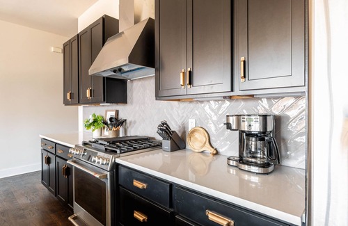 The Gulch House | LUXE-Cowboy Country-Private Rooftop with Hot Tub!