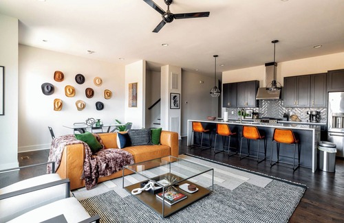 Edgehill Cottage | Luxe-cowboy Country-private Rooftop With Hot Tub!