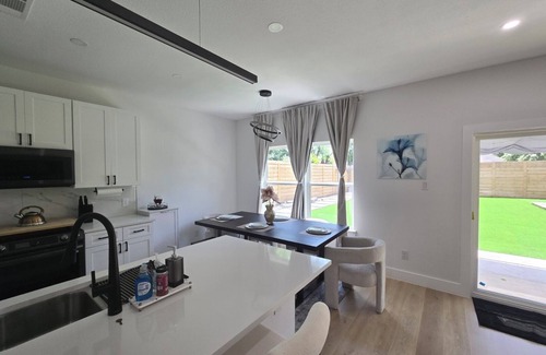 South Dallas - Fair Park House | Luxe Cozy guesthouse: 7mins from downtown Dallas