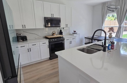 South Dallas - Fair Park House | Luxe Cozy guesthouse: 7mins from downtown Dallas
