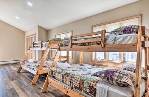Canadensis Cabin | Luxe Cresco Lodge on Creek w/Movie Theater & Deck