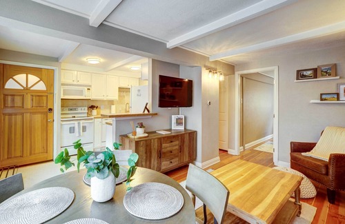 Cherry Creek Condo | Luxe Denver Condo w/Community Patio & Grill