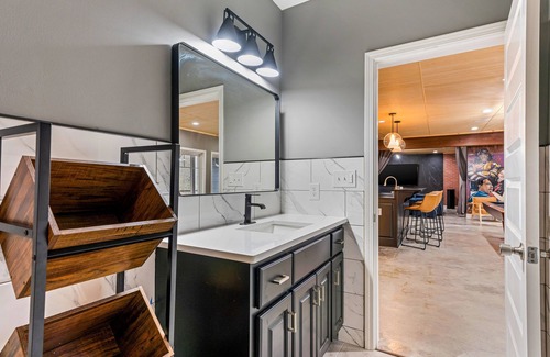 Foxfire Estates House | Luxe designer home with epic entertaining space, hot tub & movie room