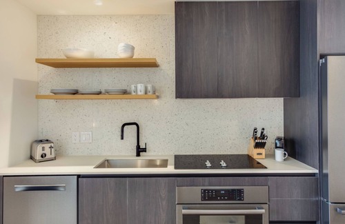 Rainey Street Historic District Condo | Luxe Downtown Austin Condo | 1BR Suite | Natiivo