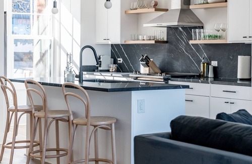Lynchburg House | Luxe Downtown Townhouse w/Nespresso + Garage!