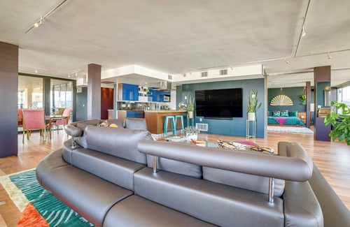 Downtown Reno Condo | Luxe Dtwn Reno Penthouse ~ 3 Mi to Casinos!