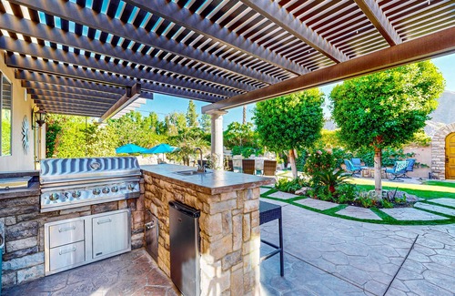 Desert Club Estates House | Luxe Escape in Old Town | Pool, Spa, Outdoor Kitchen & Pool House 4BR #067222