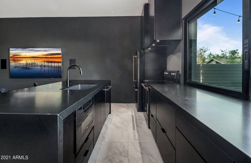 Coronado House | Luxe Estate with Guest House & Heated Pool & Firepit, & Rooftop Terrace near DT