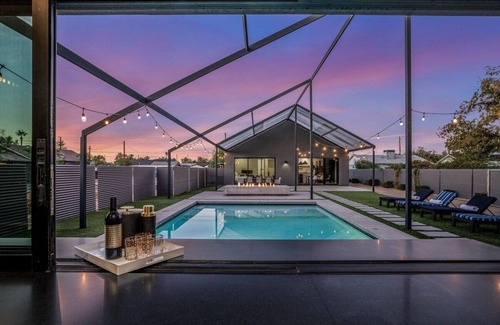 Coronado House | Luxe Estate with Guest House & Heated Pool & Firepit, & Rooftop Terrace near DT