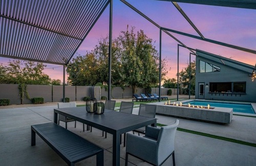 Coronado House | Luxe Estate with Guest House & Heated Pool & Firepit, & Rooftop Terrace near DT