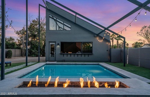 Coronado House | Luxe Estate with Guest House & Heated Pool & Firepit, & Rooftop Terrace near DT