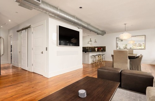 Uptown House | Luxe Executive Condo * 4/4 Entire Stand Alone Condo * Very Desirable Area * San Antonio Attractions