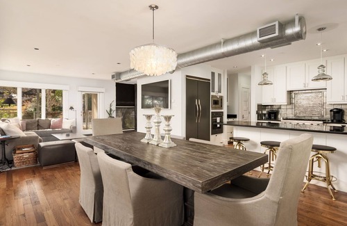 Uptown House | Luxe Executive Condo * 4/4 Entire Stand Alone Condo * Very Desirable Area * San Antonio Attractions