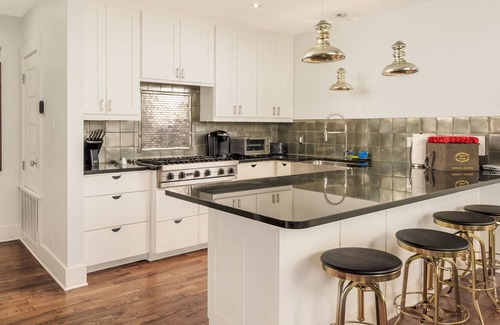 Uptown House | Luxe Executive Condo * 4/4 Entire Stand Alone Condo * Very Desirable Area * San Antonio Attractions