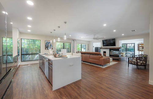Beach Park Villa | Luxe Executive Home HEATED Pool, Outdoor Fireplace,Guesthouse!