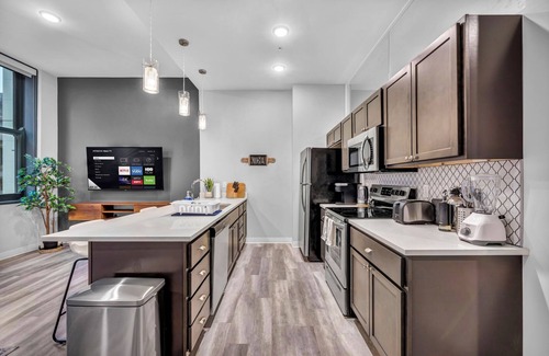 Gateway District Apartment | Luxe Flat w/Heated Pool & Sauna Gym Heart of DT