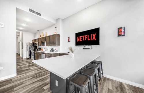 Gateway District Apartment | Luxe Flat w/Heated Pool & Sauna Gym Heart of DT