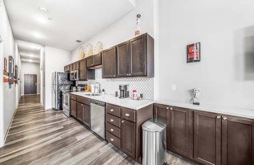 Gateway District Apartment | Luxe Flat w/Heated Pool & Sauna Gym Heart of DT