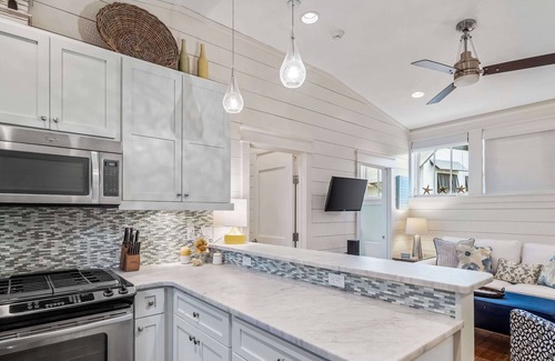 Watercolor Apartment | Luxe Full Loaded Carriage Apt w Amenities by Beach