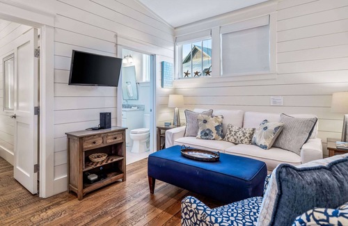 Watercolor Apartment | Luxe Full Loaded Carriage Apt w Amenities by Beach
