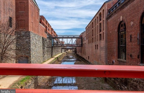 Georgetown Condo | LUXE Georgetown Penthouse, Deck, Skylights, Pkg