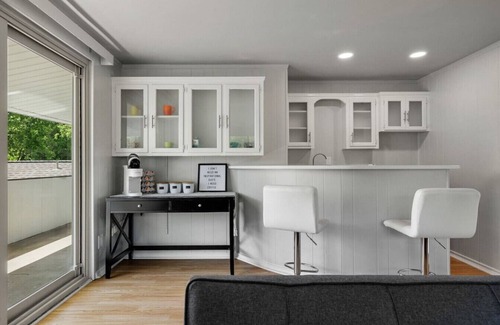 White Rock Hills Apartment | Luxe Golfers` Oasis - Pool, Mini-Golf, Hot Tub!