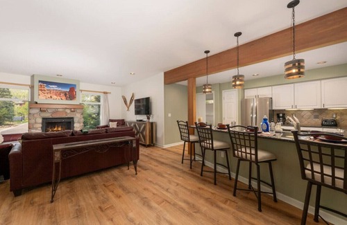 Old Town Apartment | Luxe Home | Minutes To Skiing | Hot Tub