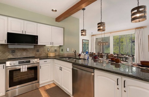 Old Town Apartment | Luxe Home | Minutes To Skiing | Hot Tub