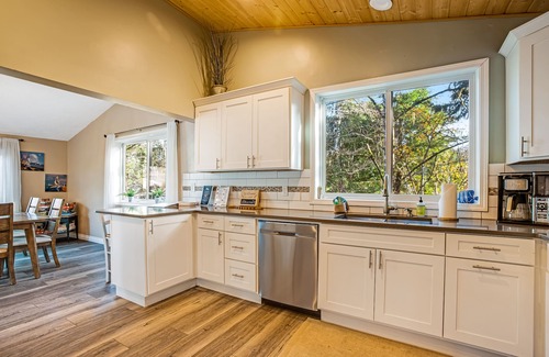 Manzanita House | Luxe Home w/Private Hot Tub, Washer/Dryer & Free WiFi - Short Walk to Beach