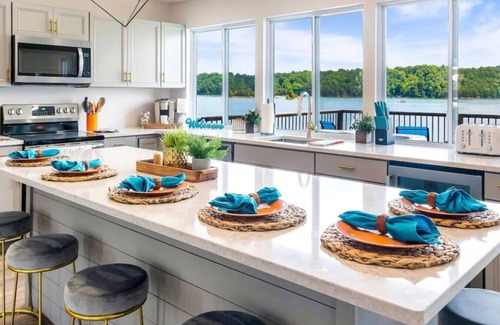 Dandridge House | Luxe House @Smoky MTN Lakeside