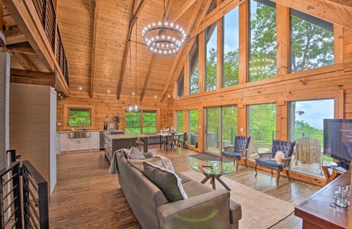 Jasper House | Luxe Jasper Cabin with Deck and Blue Ridge Mtn Views!