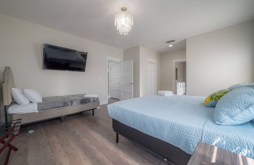 Port Tampa City House | LUXE Key West home w/RESORT style HEATED POOL