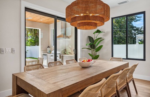 Naples Park House | Luxe King EnSuites ·Heated Saltwater Pool/Spa