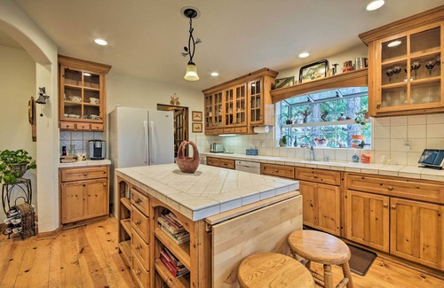 Lake Arrowhead House | Luxe Lake Arrowhead Home w/Deck, 3 Mi to Village!