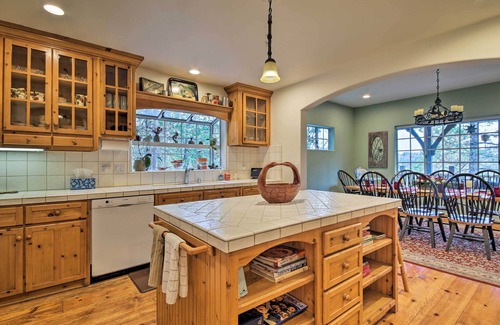 Lake Arrowhead House | Luxe Lake Arrowhead Home w/Deck, 3 Mi to Village!