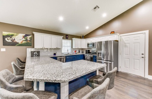 Prien House | Luxe Lake Charles Escape w/Home Theater!