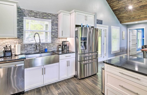 Tazewell House | Luxe Lake Norris Home w/ Private Dock & Grill