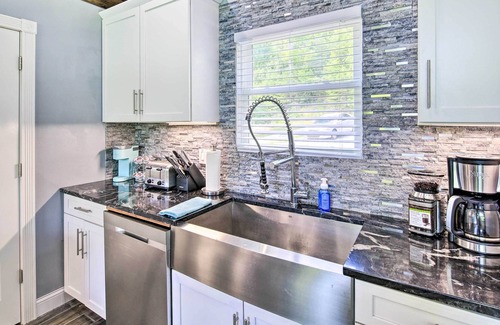 Tazewell House | Luxe Lake Norris Home w/ Private Dock & Grill