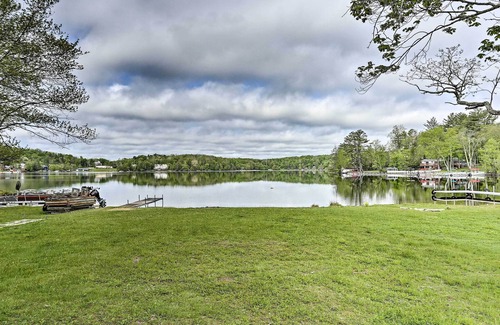 White Lake House | Luxe Lakefront Family Cottage: Private Beach, Dock