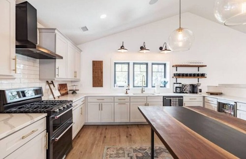 Lake Norman of Catawba House | Luxe Lakefront Private Getaway on Lake Norman!