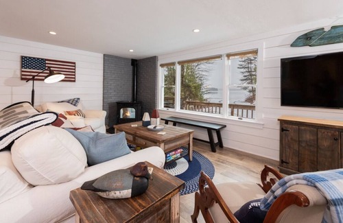 Wolfeboro House | Luxe Lakeside in Wolfeboro
